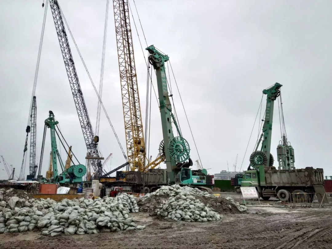 史上最大規(guī)?；禹椖客昝朗展?—— 金泰地連墻設(shè)備只管攀登不問高