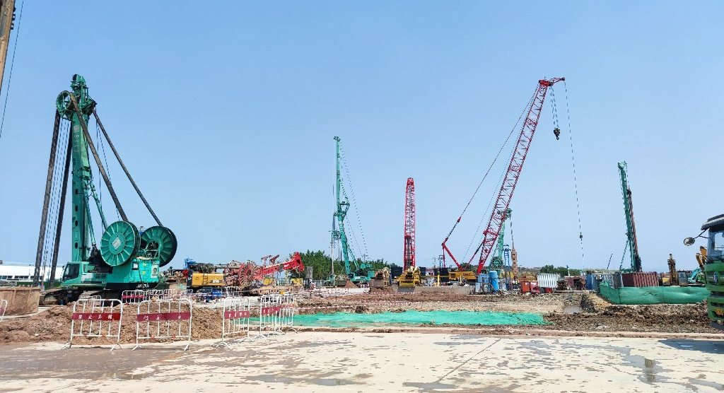 金泰抓鉆銑設(shè)備馬力全開，匯戰(zhàn)“羊城花冠”白云機(jī)場(chǎng)T3航站樓