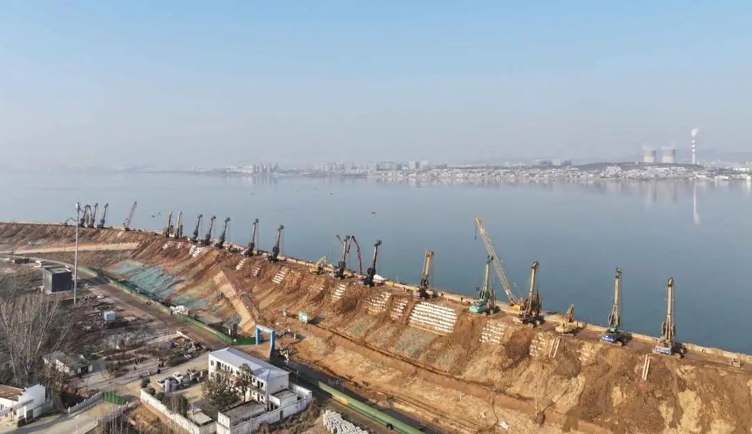 金泰SG系列抓斗主導(dǎo)白龜山水庫(kù)除險(xiǎn)加固工程，設(shè)備占比高達(dá)85%